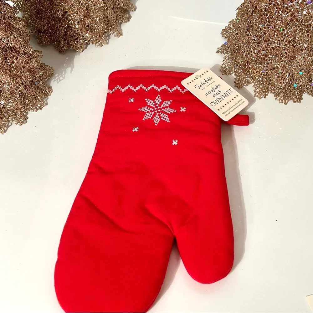 Sur La Table Snowflake Stitch Red Oven Mitt NEW with Tags